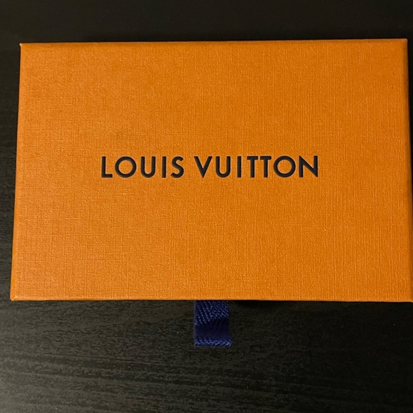 Louis Vuitton Monogram Card Holder - Picture 6 of 11